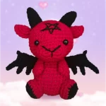 Terrorífica y Tierna Cabra de Peluche Bebé Baby Baphy Negra, Roja, Varios Colores | Despojo & Esponjoso