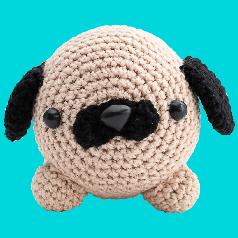 perro de peluche pug color crema tejido despojo y esponjoso